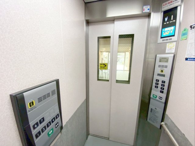 スワンマンション東箱崎の設備|9人乗りのエレベーターが1基あります！