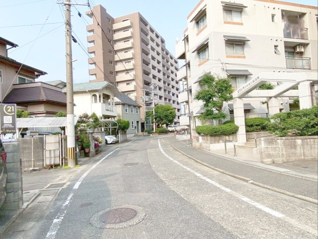 《オーナーチェンジ》スワンマンション東箱崎の周辺|《オーナーチェンジ》前面道路の様子です！