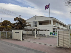 市立東中学校まで350m