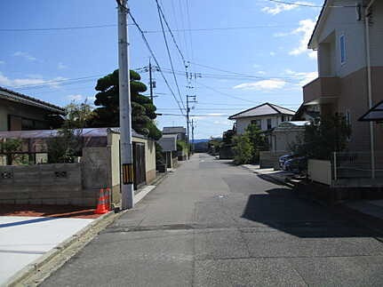 廿日市市阿品3丁目　新築一戸建て(全2棟)の前面道路含む現地写真