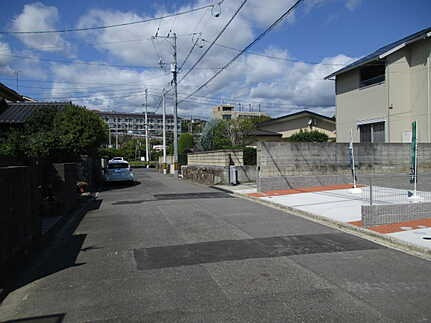廿日市市阿品3丁目　新築一戸建て(全2棟)の前面道路含む現地写真