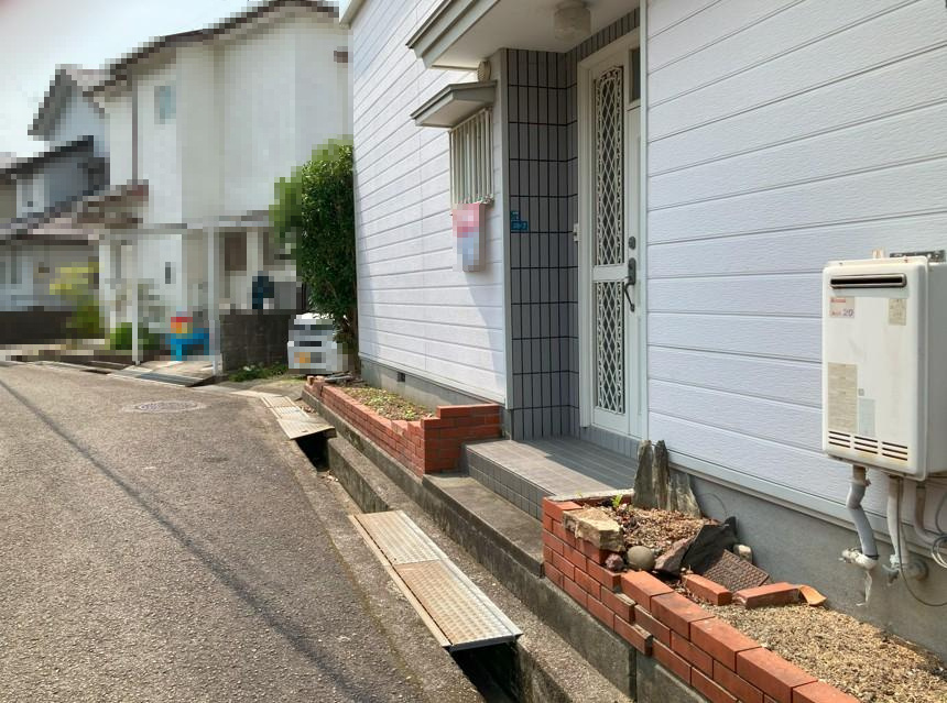 高知市一宮中町2丁目　中古戸建ての玄関