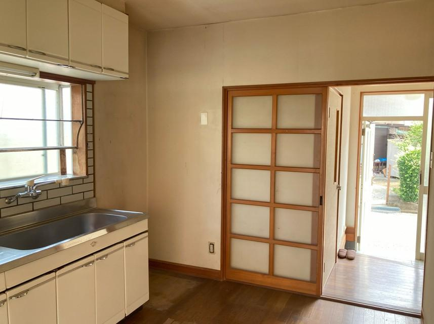 高知市一宮中町2丁目　中古戸建ての玄関