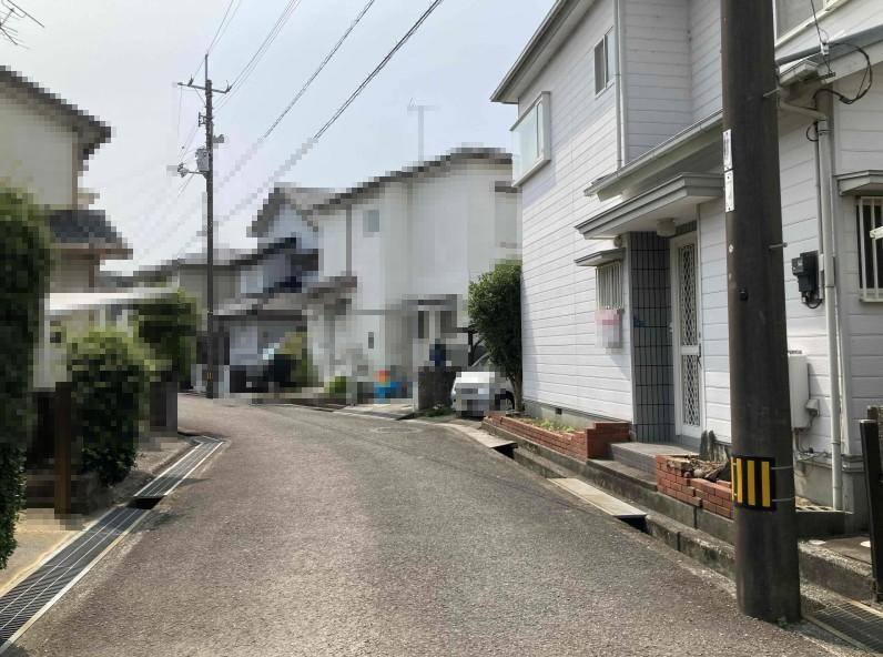 高知市一宮中町2丁目　中古戸建ての前面道路含む現地写真