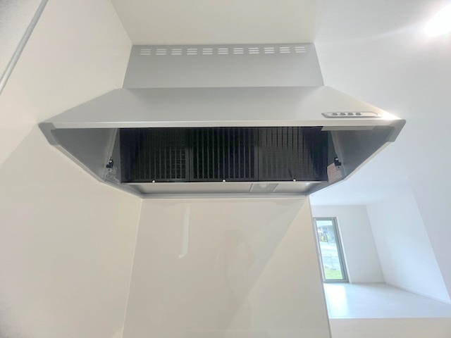 ◎茅ヶ崎市柳島1丁目　新築戸建　2号棟のキッチン|レンジフード♪