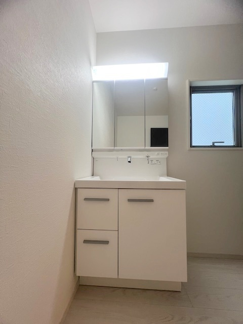 ◎茅ヶ崎市柳島1丁目　新築戸建　2号棟の洗面所|朝の身支度もスムーズ洗面化粧台♪