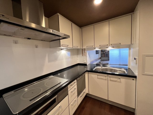 ワコーレザ・トアロードレジデンスのキッチン|コンパクトなキッチンで掃除もラクラク