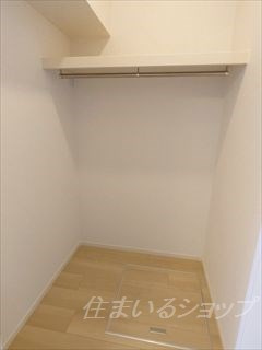 安芸高田市吉田町吉田のアパートの収納|ウォークインクローゼット