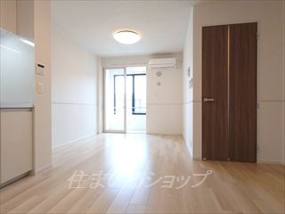 安芸高田市吉田町吉田のアパートの居間・リビング