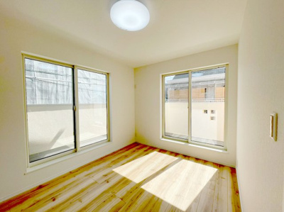 【その他】 | 建築条件付き土地/川崎2区画 | 施工例：「魅せる収納」があり、セレクトショップのように飾ったり、直ぐ使うスーツなども手軽に掛けられます