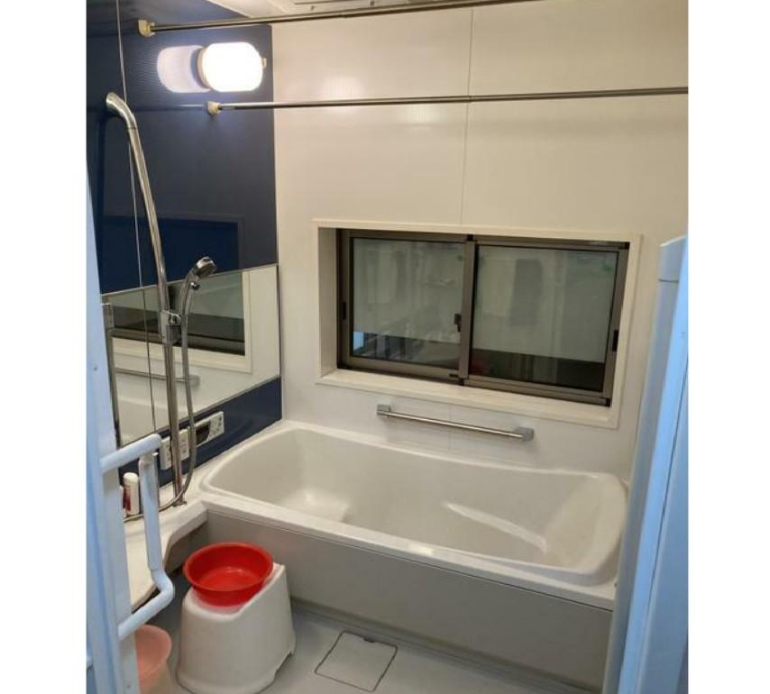 高知市南金田　中古戸建ての浴室