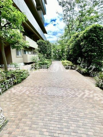 メゾン千里丘I棟のエントランス