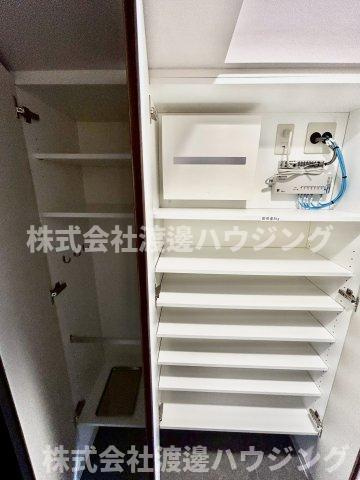 パークナードフィット津雲台の収納|天井高シューズBOX