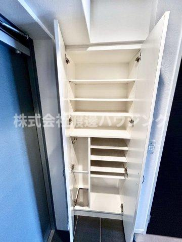 ボナール江坂の収納|天井高シューズBOX