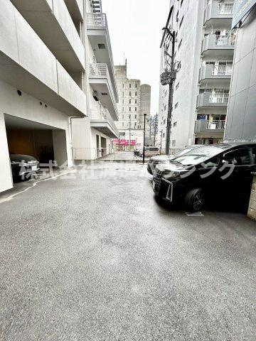 ラヴィベール江坂の駐車場