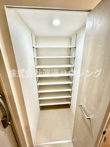 ラヴィベール江坂の収納|ウォークスルー収納