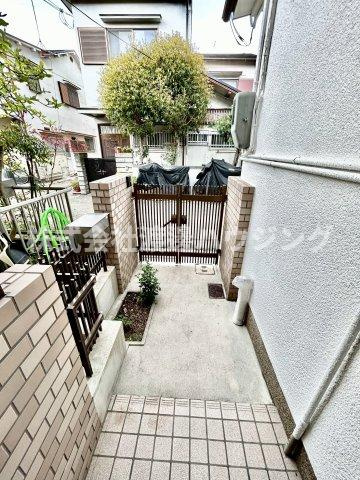 浜1丁目テラスハウス東4号棟のエントランス