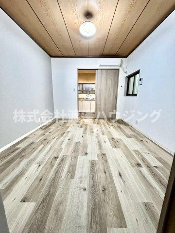 浜1丁目テラスハウス東4号棟の居間・リビング