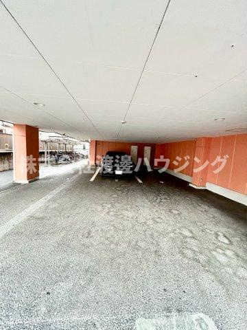 サンメゾン8の駐車場