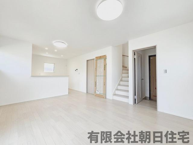 【居間・リビング】 | 上乃木6丁目収益戸建 | ゆったり過ごせるリビングです