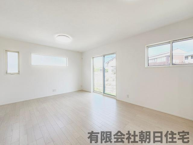 【居間・リビング】 | 上乃木6丁目収益戸建 | こちらの居間で趣味の時間をお楽しみください