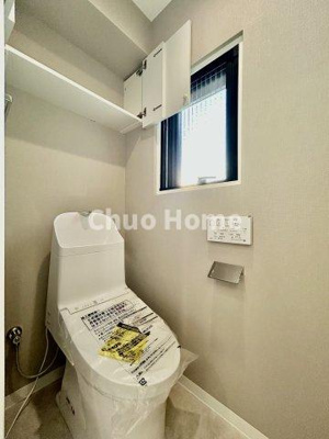 【トイレ】 | ヴィルメゾン葛西 | 【トイレ】 収納スペースをしっかりと確保した温水洗浄便座機能付きトイレ。温水洗浄便座は清潔にお使いいただくための大切なアイテムです。