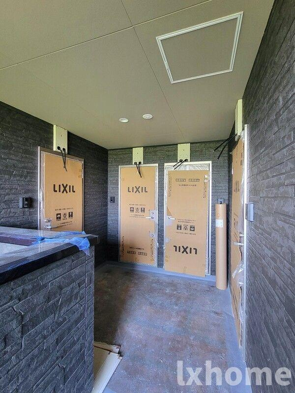 Louis Apartment 吹田東リバーパークのエントランス