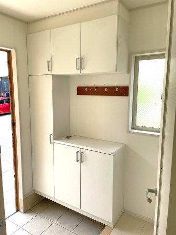 【玄関】 | □■小田原市久野 中古戸建■□ | 靴がたくさん収納できるシューズBOX付き