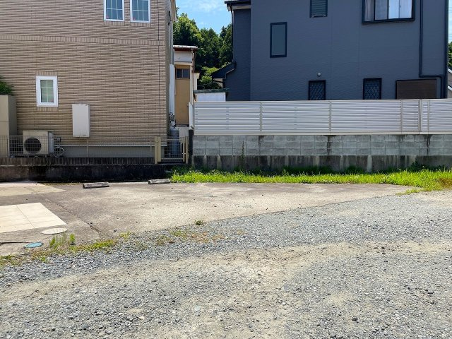 【駐車場】 | □■小田原市久野 中古戸建■□ | 開放的な駐車スペースの為、お車の出し入れラクラクです！