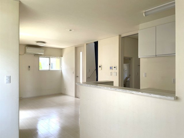 【居間・リビング】 | □■小田原市久野 中古戸建■□ | どこにいても家族との繋がりを感じられる開放的なLDK