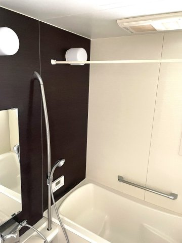 【浴室】 | □■小田原市久野 中古戸建■□ | 雨の日でも安心してお洗濯物が干せる浴室乾燥機付きです！
