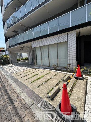 リストレジデンス茅ヶ崎の駐車場