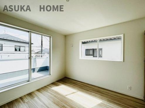 旭区上白根２丁目新築戸建の洋室