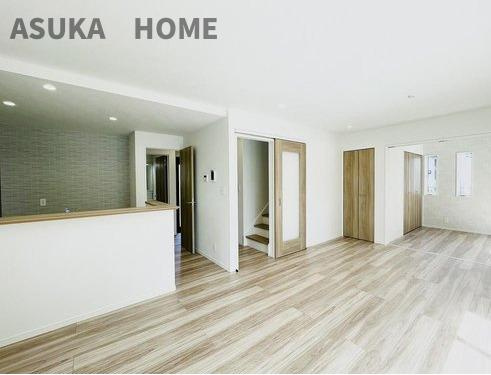 旭区上白根２丁目新築戸建の居間・リビング