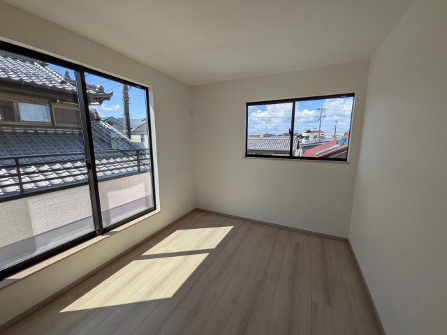 小牧市久保一色南　新築戸建の洋室|明るい洋室です