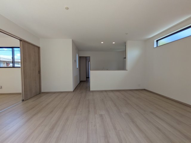 小牧市久保一色南　新築戸建の居間・リビング|ゆったり過ごせるリビングです