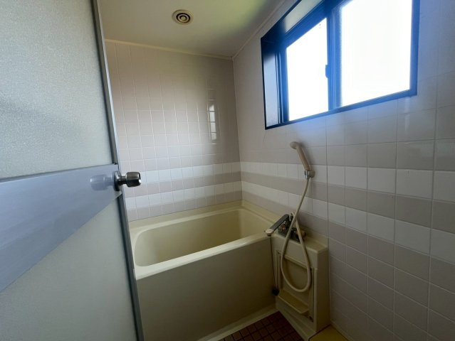 間々安田382-1店舗一棟の浴室