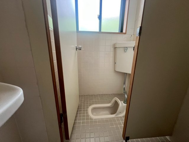 間々安田382-1店舗一棟のトイレ