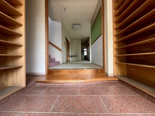 間々安田382-1店舗一棟の玄関