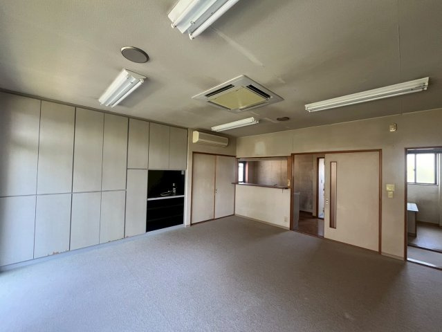 間々安田382-1店舗一棟の居間・リビング