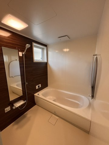 【大きなガレージとバルコニーが魅力】上田市古里　築浅戸建ての浴室|コンパクトで使いやすいお風呂です
