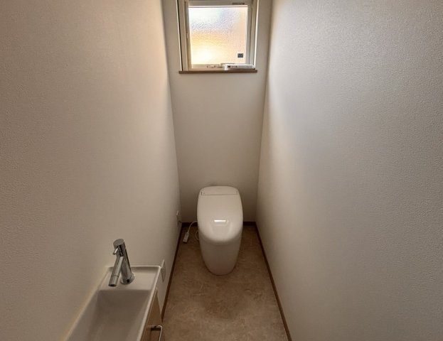 【大きなガレージとバルコニーが魅力】上田市古里　築浅戸建てのトイレ|トイレも気になるポイント