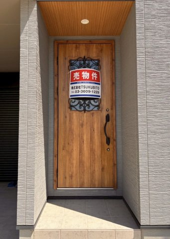 【大きなガレージとバルコニーが魅力】上田市古里　築浅戸建ての玄関|店舗側玄関