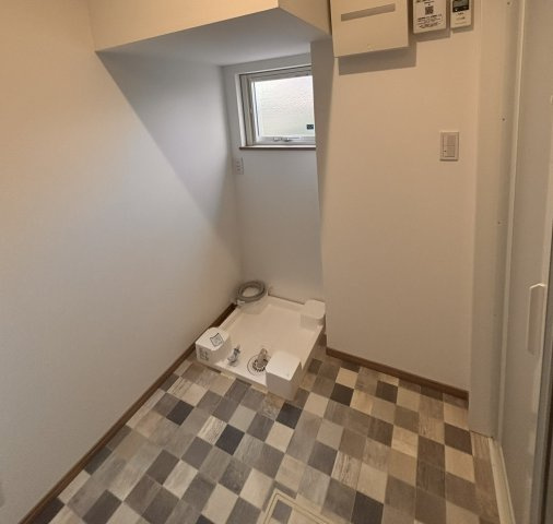 【大きなガレージとバルコニーが魅力】上田市古里　築浅戸建ての脱衣所