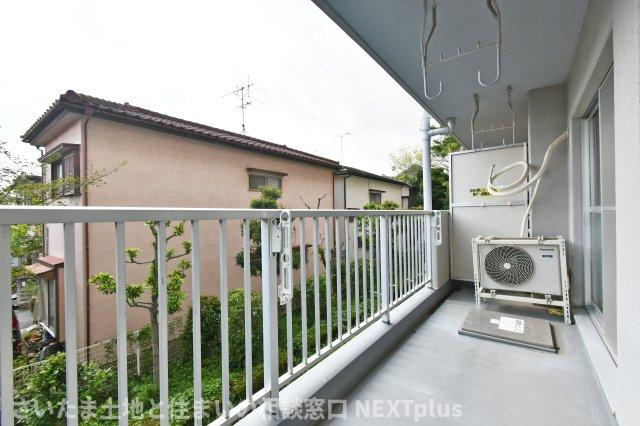 ピアコート春日部弐番館のバルコニー|難しいイメージの住宅ローンは経験スタッフが丁寧にお手伝いしますのでご安心下さい。「家を買って終わり」ではなく、「買ってからがスタート」と考え、一人ひとりにあった資金計画やプランをご提案致します！