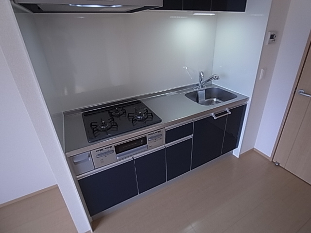 神戸市長田区西山町２丁目のアパートのキッチン|システムキッチン（ガス３口）