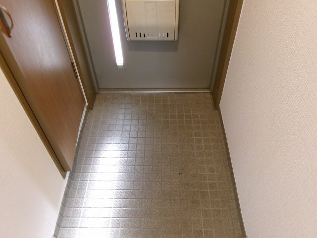 YKハイツ西明石北の玄関