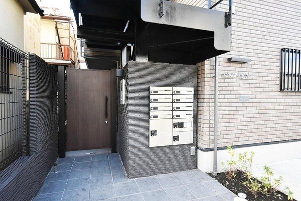 中野区鷺宮１丁目のアパートのエントランス