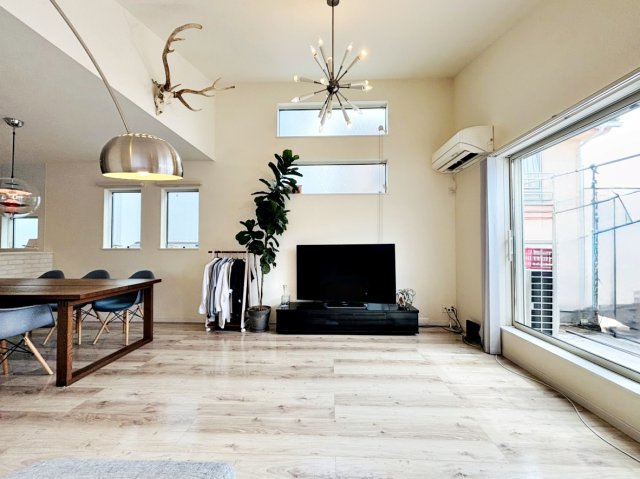 ～開放的なリビングのある家～の画像