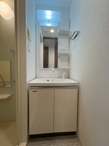 ファーストフィオーレ神戸ピアチェーレの洗面所|スペースが確保できる洗面所です